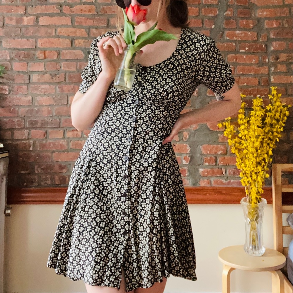Cute Vintage 90’s Black and White Floral Dress